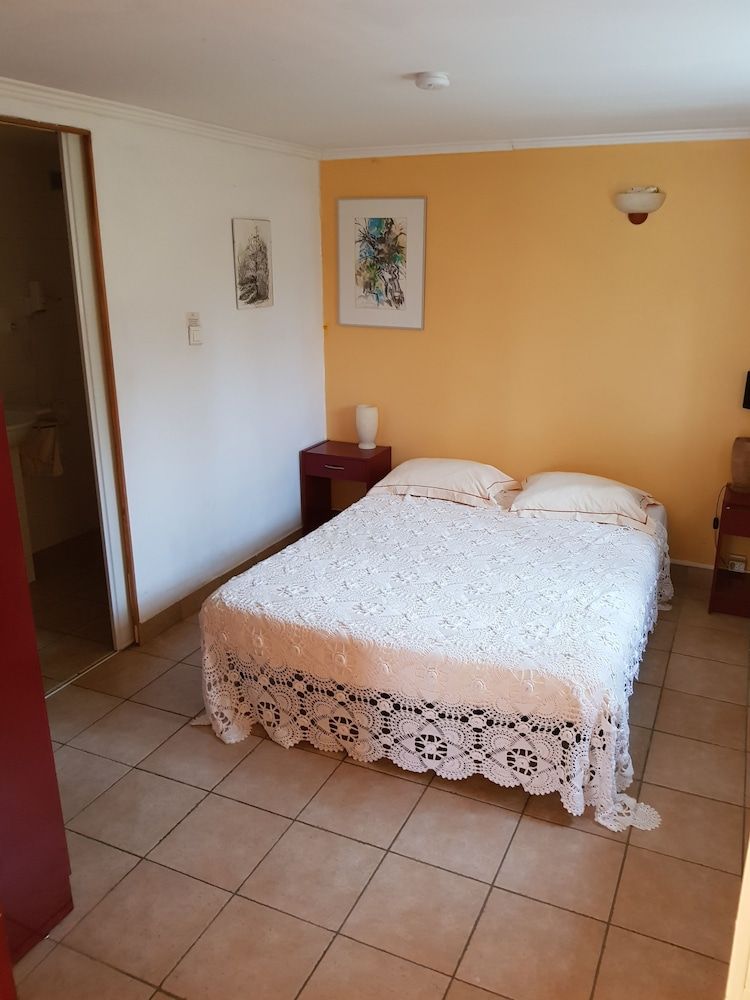Room (2)