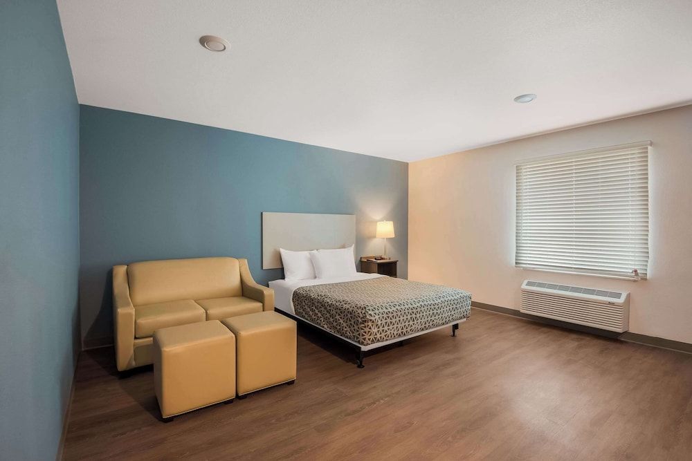 WoodSpring Suites Bellflower - Los Angeles Suite, 1 Queen Bed, Accessible, Non Smoking (Accessible Tub)