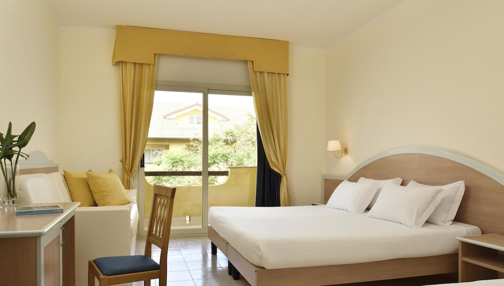 Comfort Room, Balcony, Garden View
