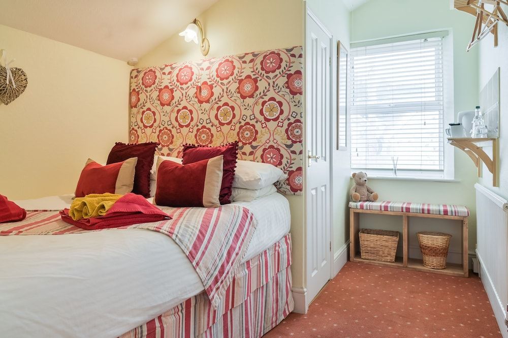 Very Small Double: The Gold Room