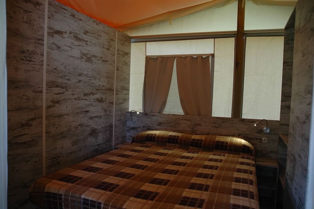 Superior Tent (Pet Friendly)