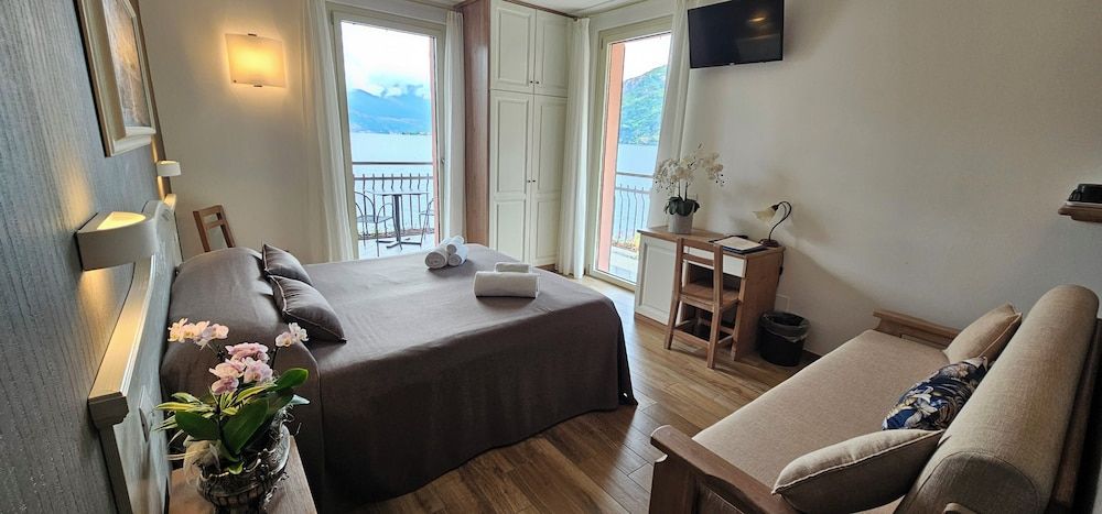 Superior Double or Twin Room, Lake View (King)