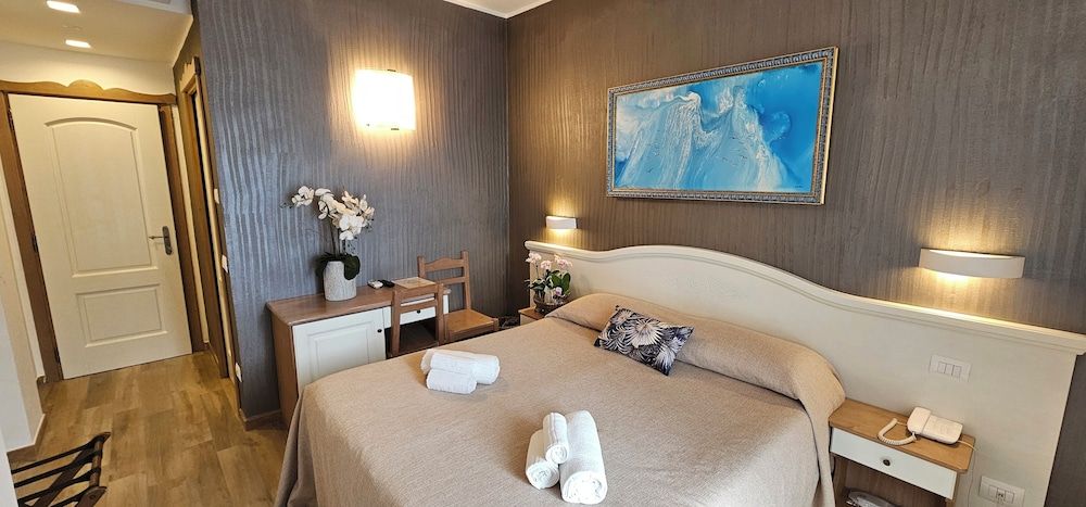 Double or Twin Room, Lake View (Small n.5)