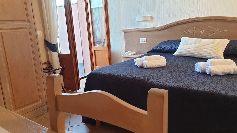 Superior Double Room, Lake View (Queen n.7)