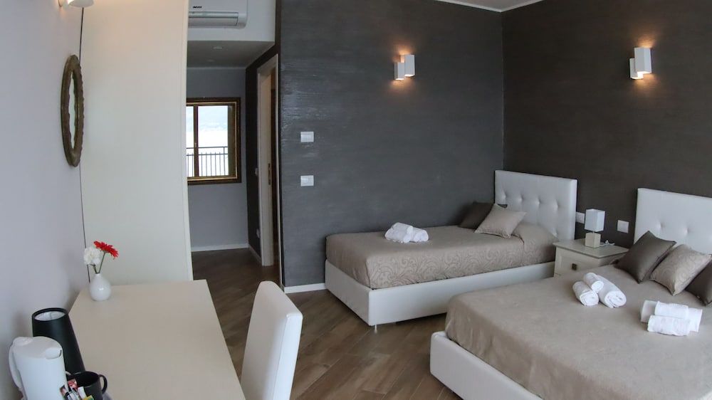 Panoramic Suite, Lake View (n.11)