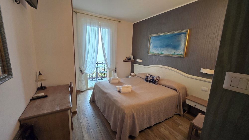 Double or Twin Room, Lake View (Small n.2)