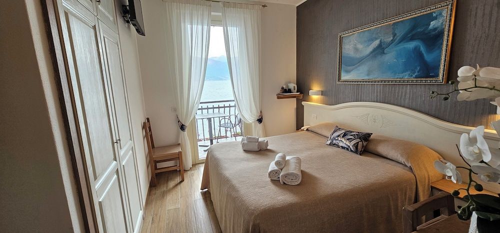 Double or Twin Room, Lake View (Small n.4)