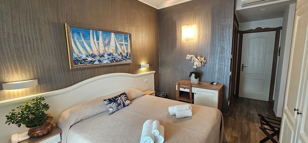 Double or Twin Room, Lake View (Small n.6)