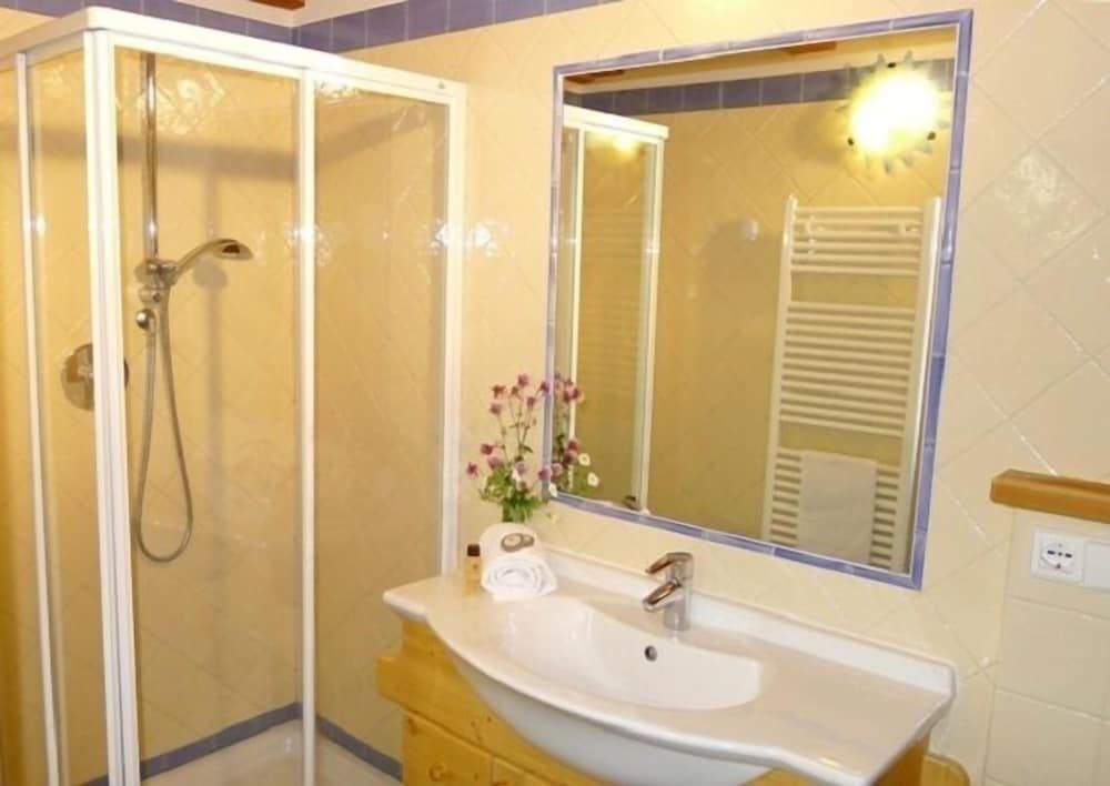 Chalet, 2 Bedrooms (Anemone)