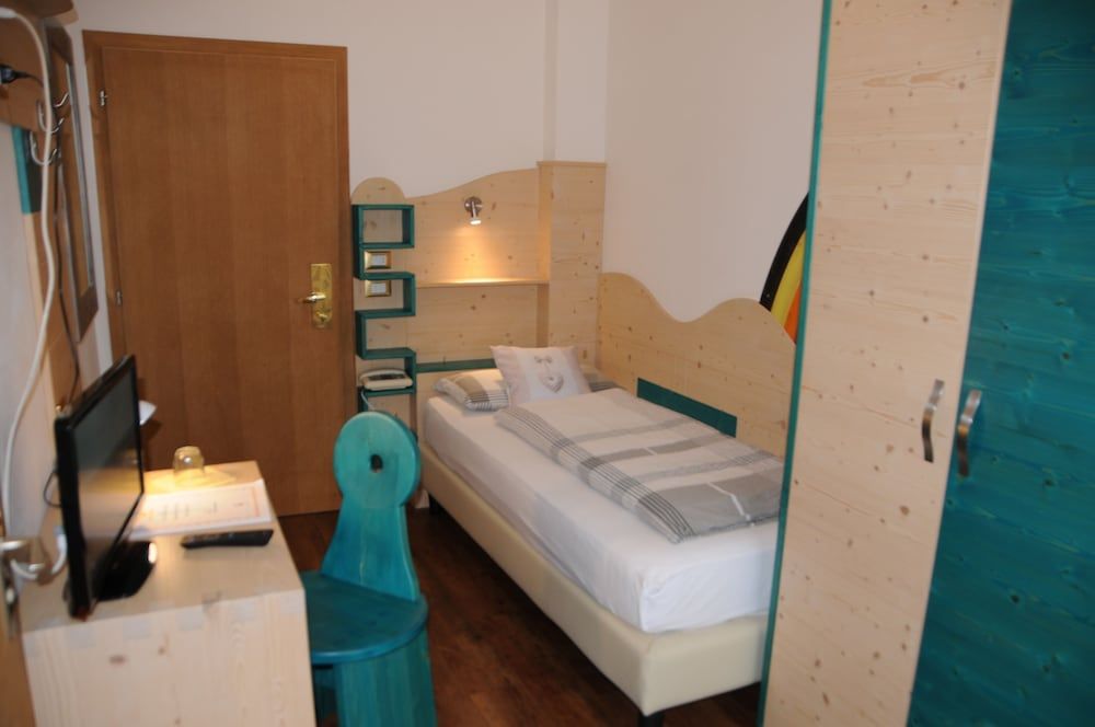 Panoramic Single Room, 1 Twin Bed, Balcony, Mountain View