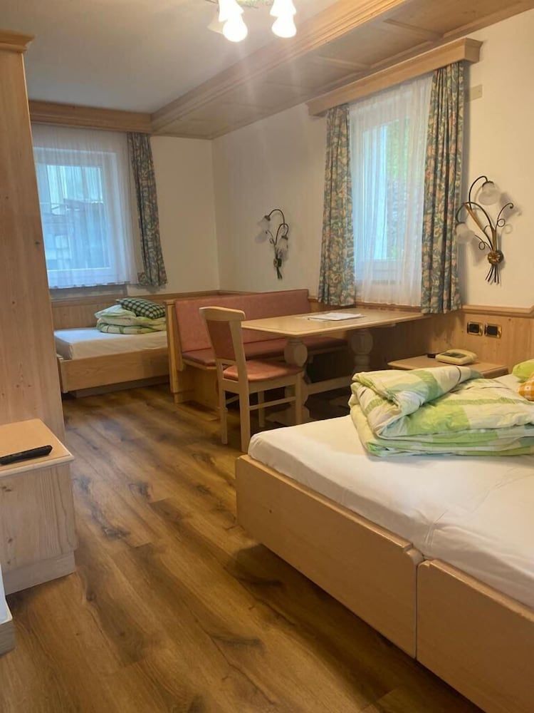 Family Room, Balcony (3 pax)