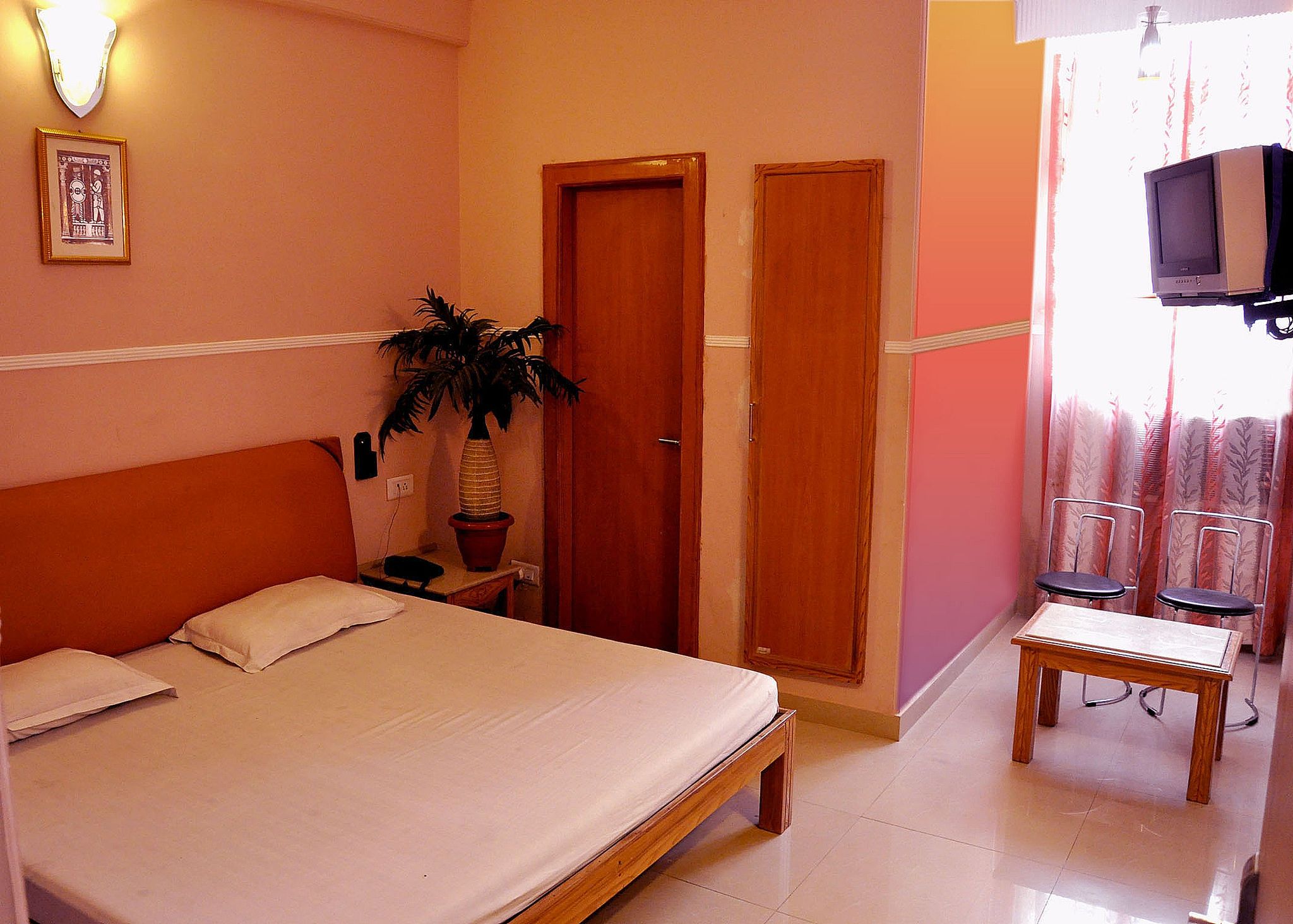 Hotel King Double Bed Non AC - 3rd Floor 2