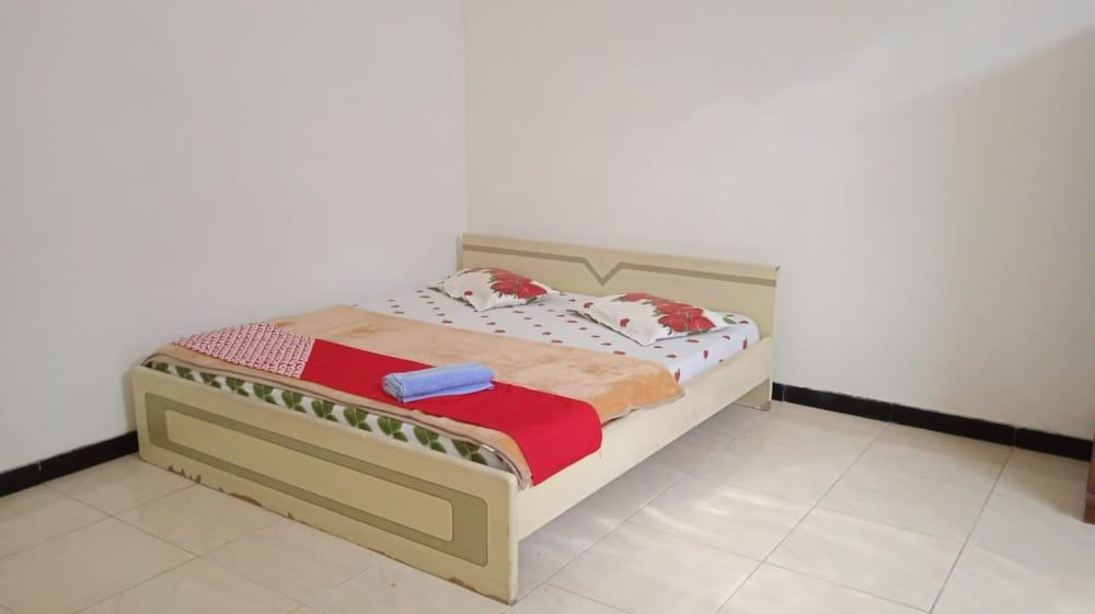 OYO Life 90989 Lee Dug Tretes Residence Standard Double Room 4