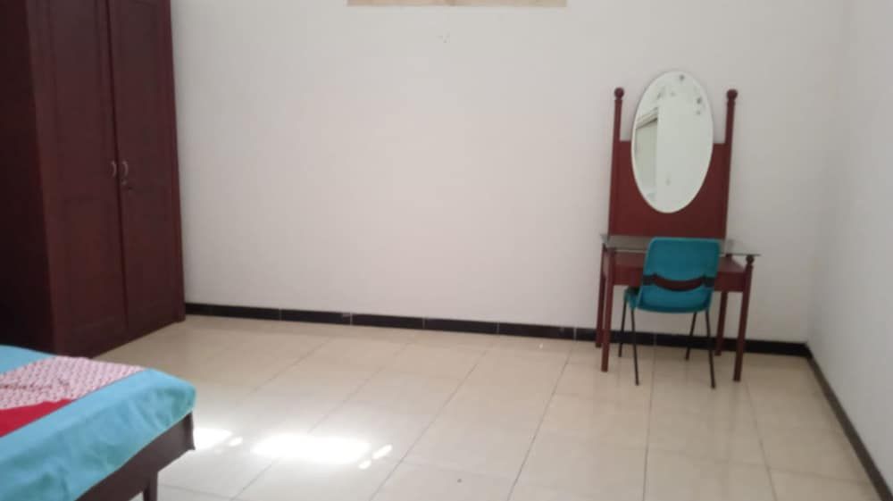 OYO Life 90989 Lee Dug Tretes Residence Standard Double Room 3