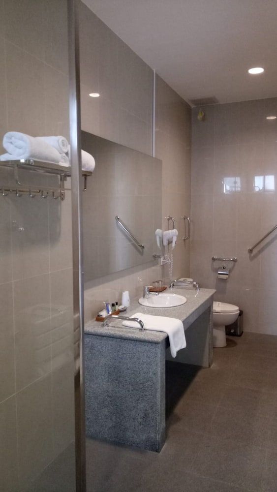 Arainn Bed And Breakfast Tretes Prigen by ecommerceloka Junior Room 6