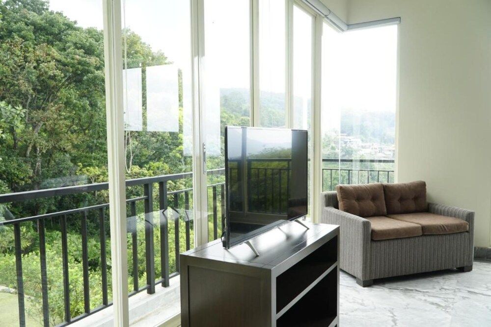 Arainn Bed And Breakfast Tretes Prigen by ecommerceloka Junior Room 3