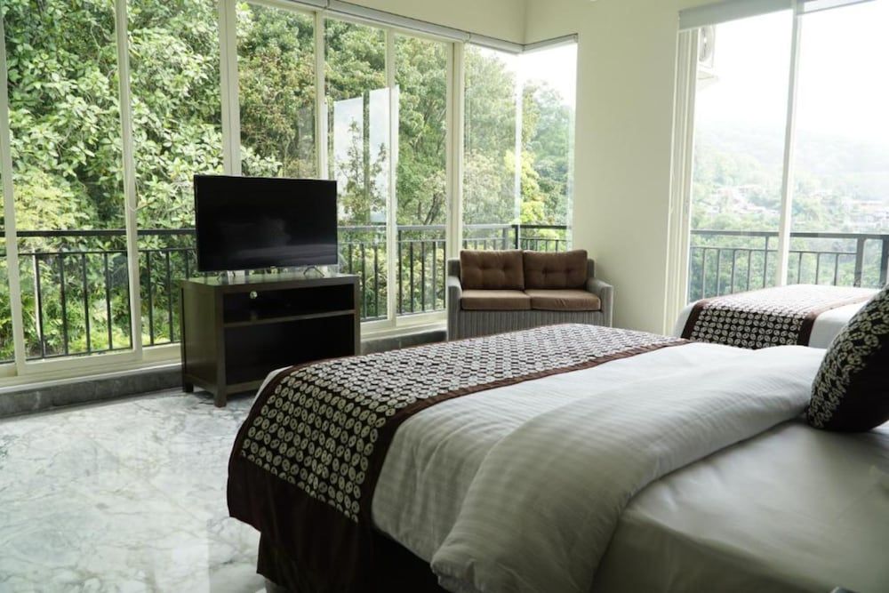 Arainn Bed And Breakfast Tretes Prigen by ecommerceloka Junior Room 2