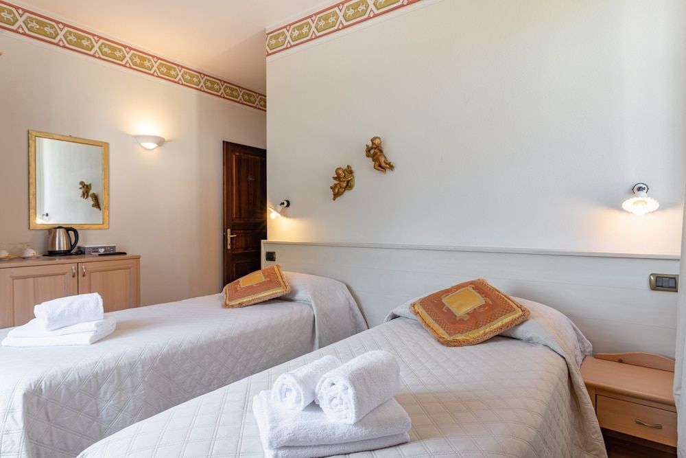 Lucca Franco's Villa Standard Room 4