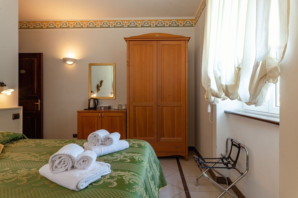 Lucca Franco's Villa Standard Room 9