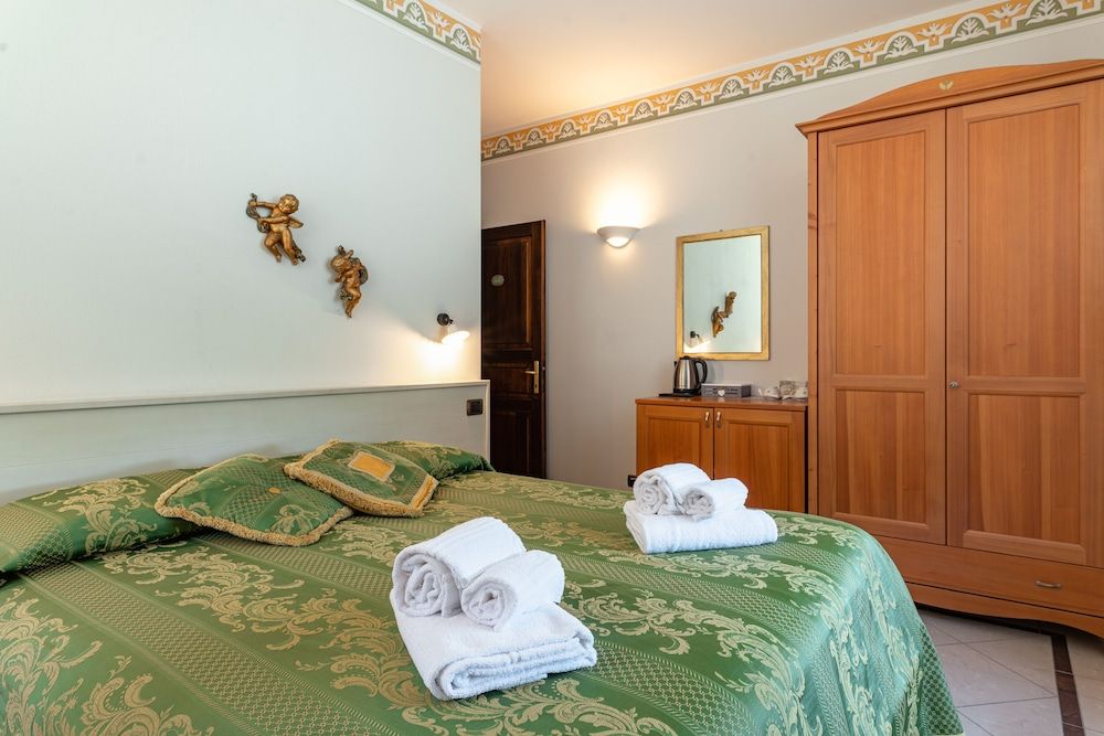 Lucca Franco's Villa Standard Room 6