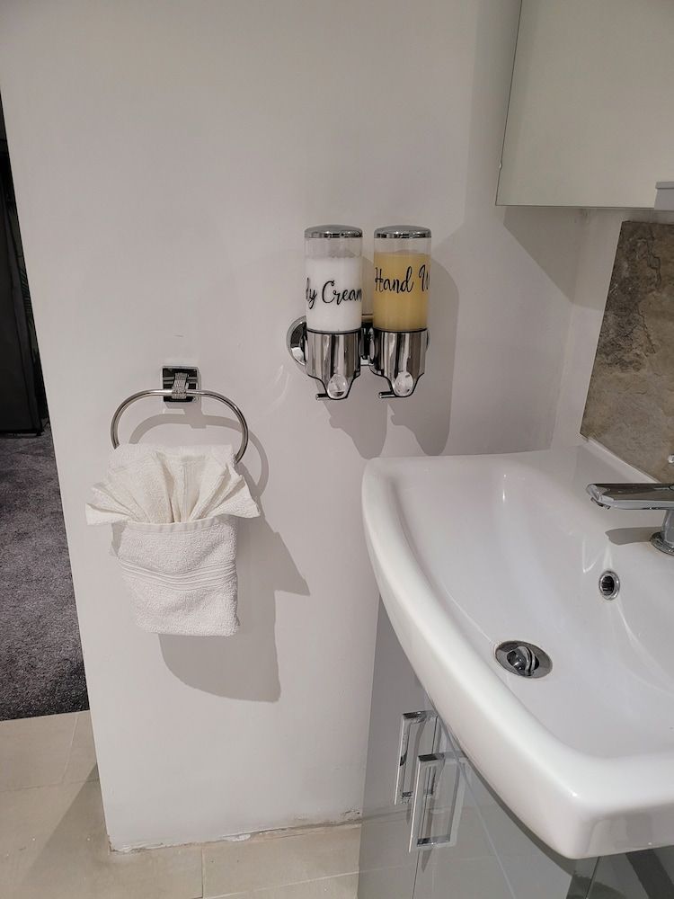 Hidden Treasure- 2 Beds Sleeps 3 Gillingham Apartment 7