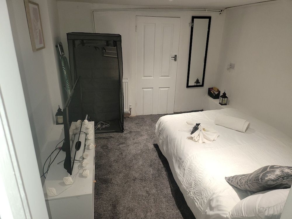Hidden Treasure- 2 Beds Sleeps 3 Gillingham Apartment 3