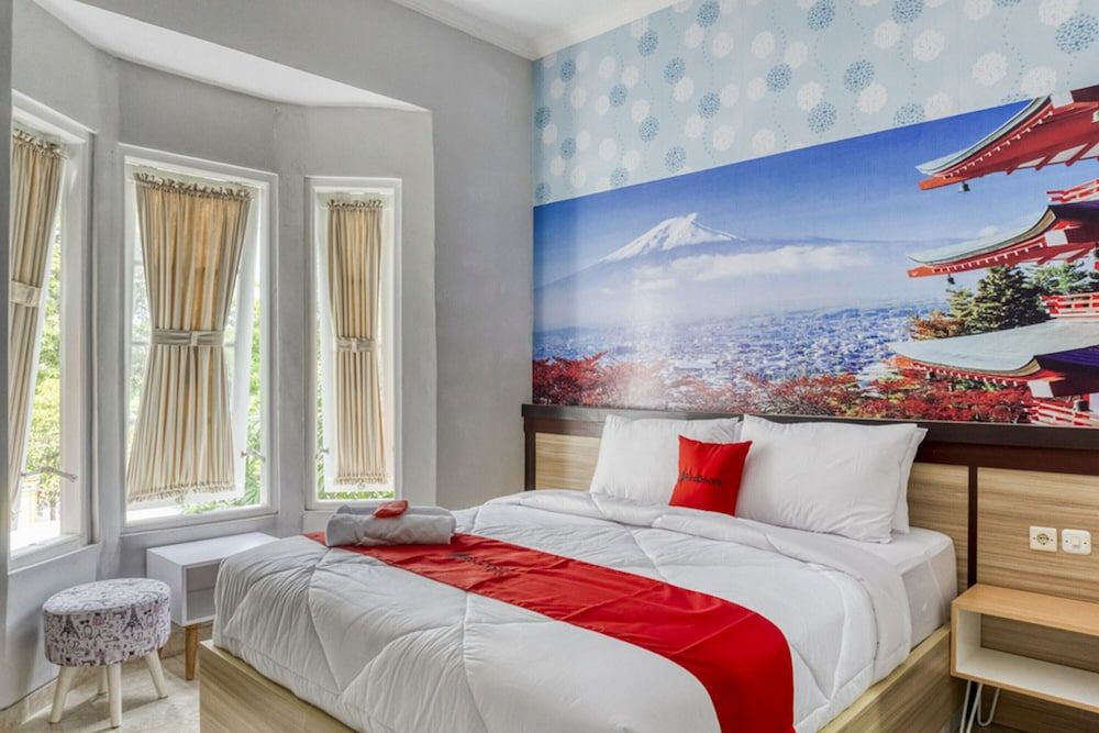 Double Room (RedDoorz)