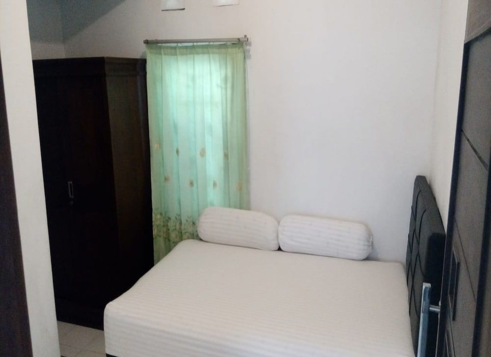 Superior Double Room Shared Bathroom AC