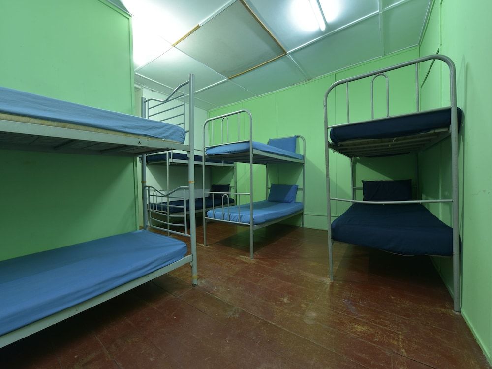 Shared Dormitory, Men only