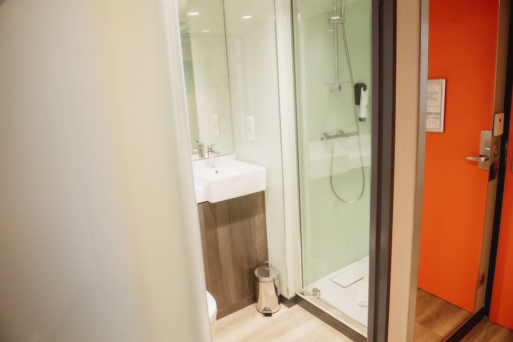 easyHotel Paris Nord Aubervilliers Standard Double Room 5