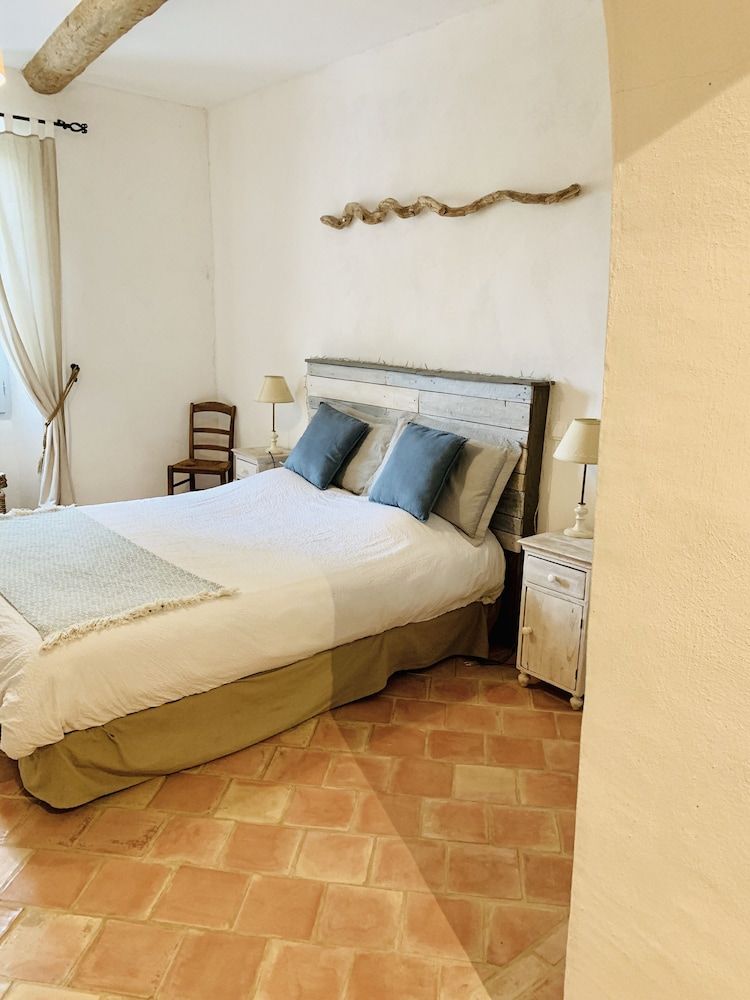Honeymoon Suite