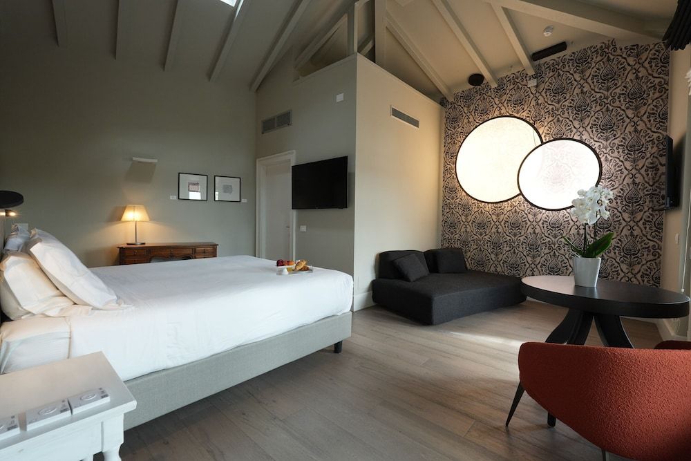 Suite Side Lake