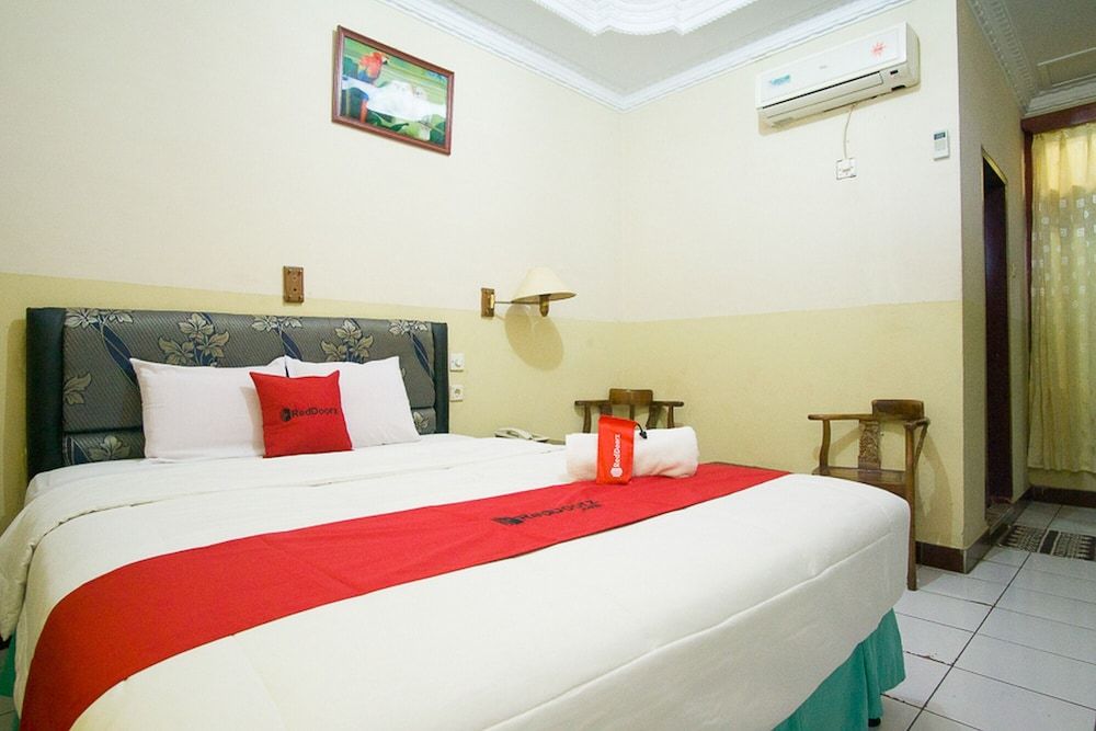 Double Room (RedDoorz)