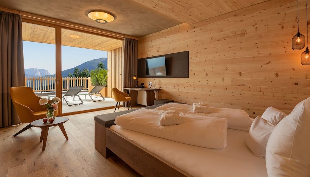 Luxury Suite, 1 Bedroom, Patio, Valley View (Larix)