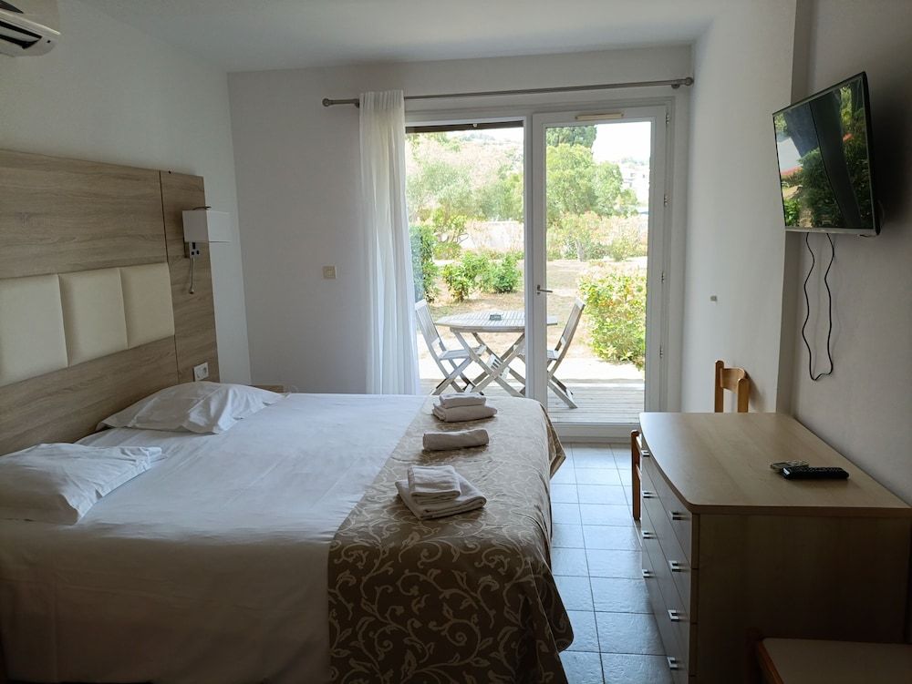 Standard Bungalow, Terrace (2)