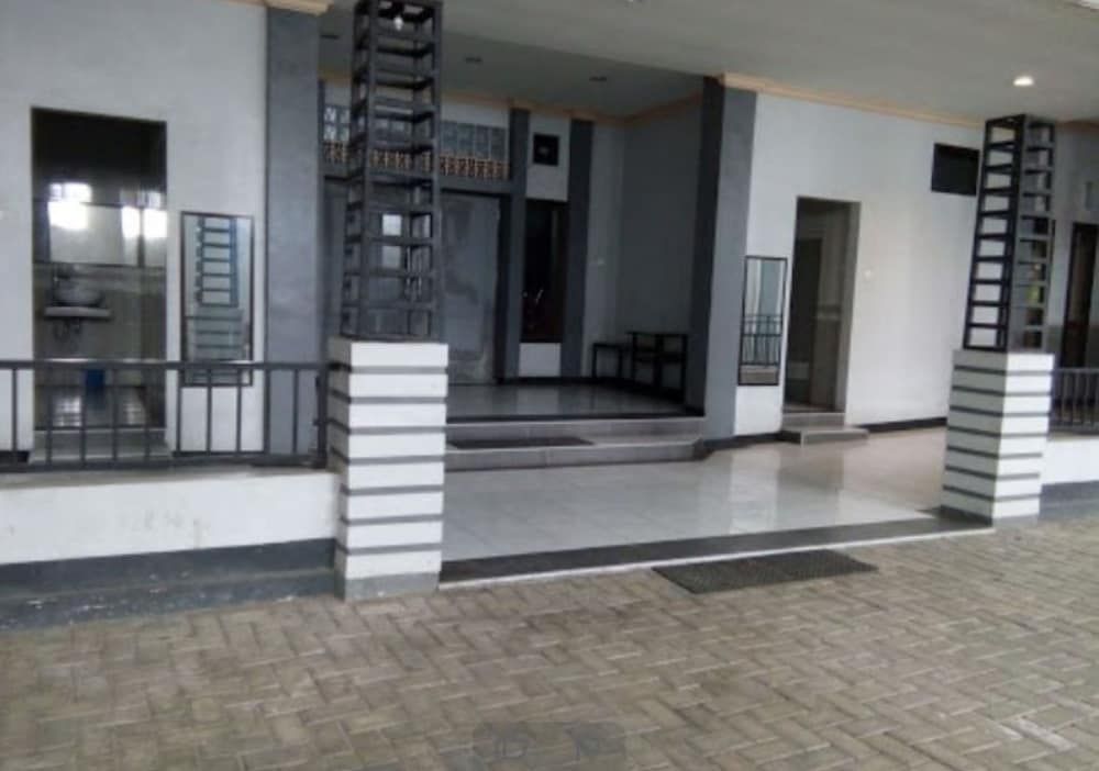 Halona Guest House