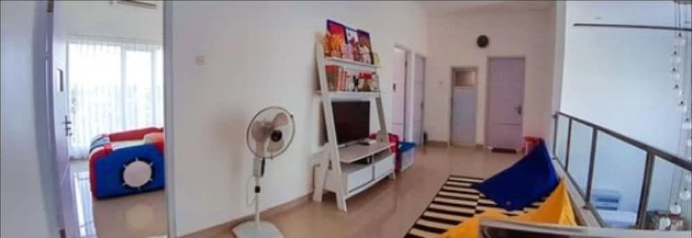 Villa Mangli Monochrome Syariah by eCommerceloka Villa, 4 Bedrooms 9