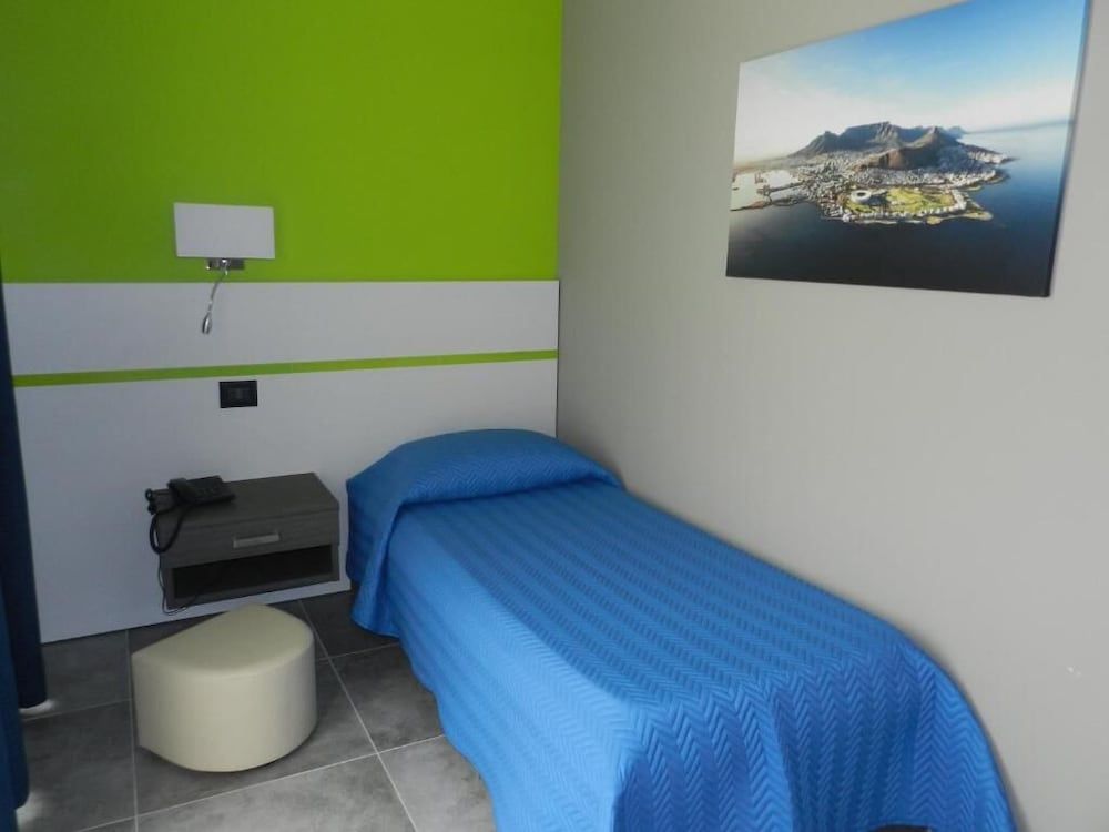 Erasmus Hotel Standard Single Room 2