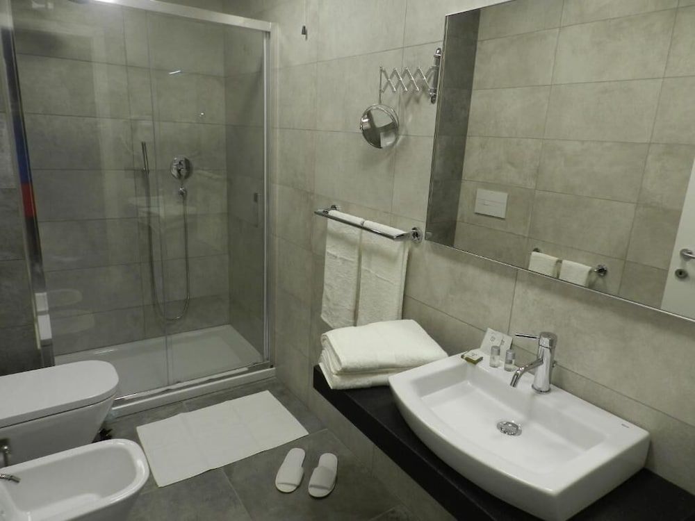 Erasmus Hotel Standard Twin Room 2