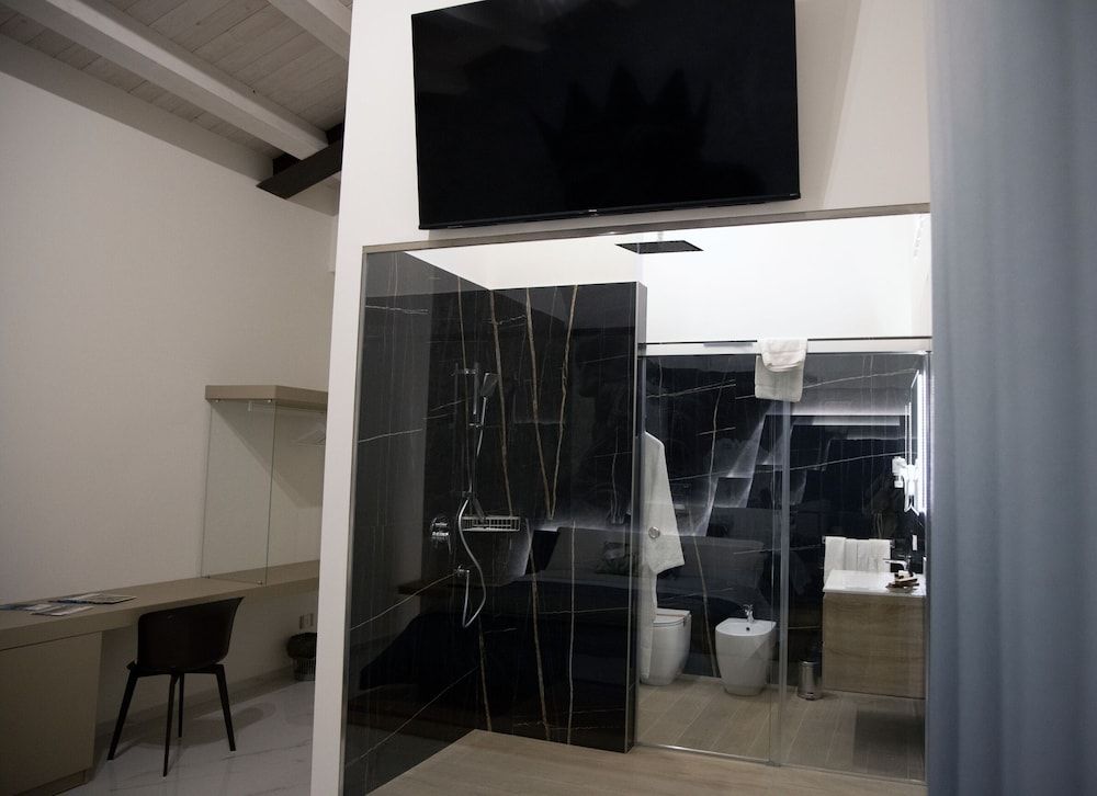 Lauria Luxury Room Superior Room, 1 Queen Bed, Terrace, City View 3