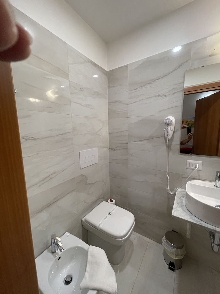 B&B CENTRALE Family Room, Multiple Beds, Ensuite, City View 7