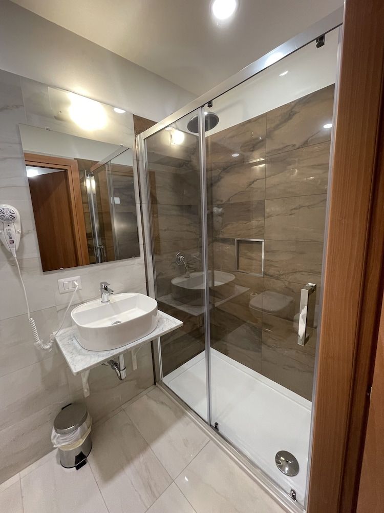 B&B CENTRALE Family Room, Multiple Beds, Ensuite, City View 5