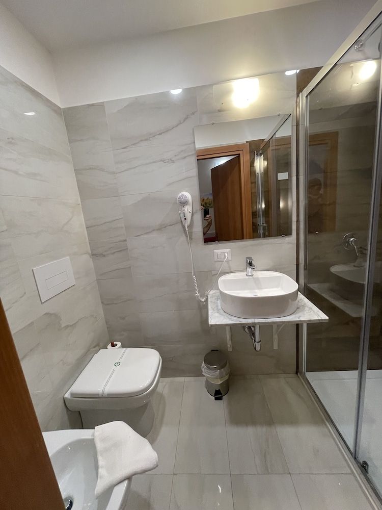 B&B CENTRALE Family Room, Multiple Beds, Ensuite, City View 6