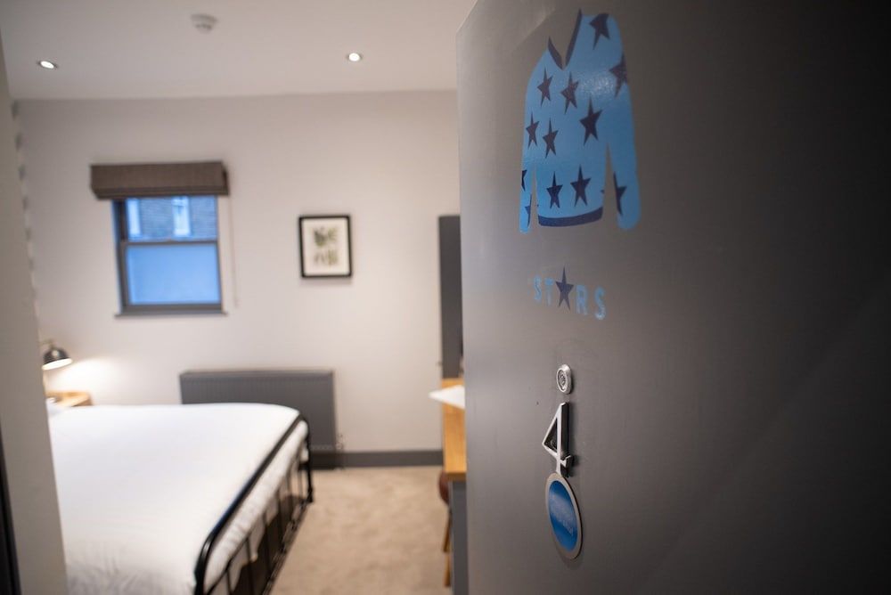 The Albert Arms Petite Double 4