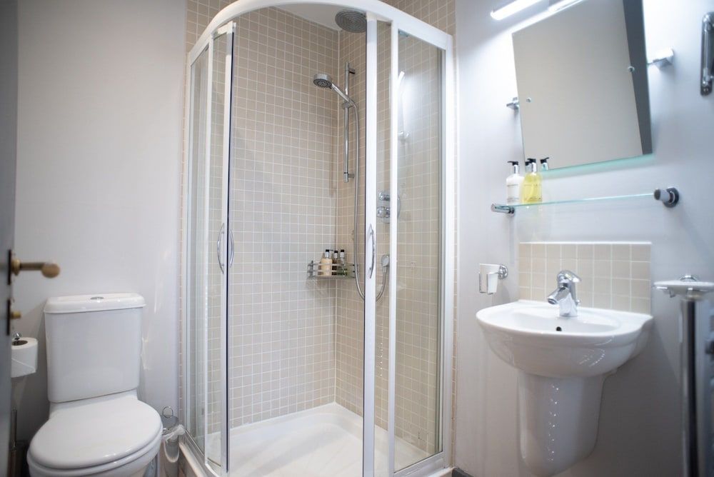 The Albert Arms Classic Twin Room, Multiple Beds 11