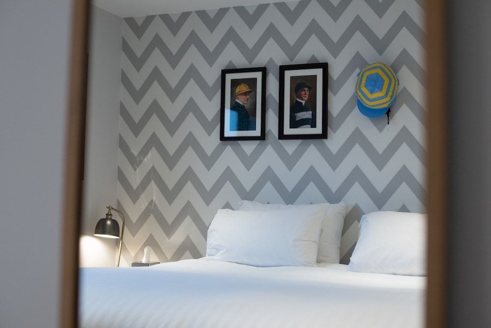 The Albert Arms Classic Twin Room, Multiple Beds 3