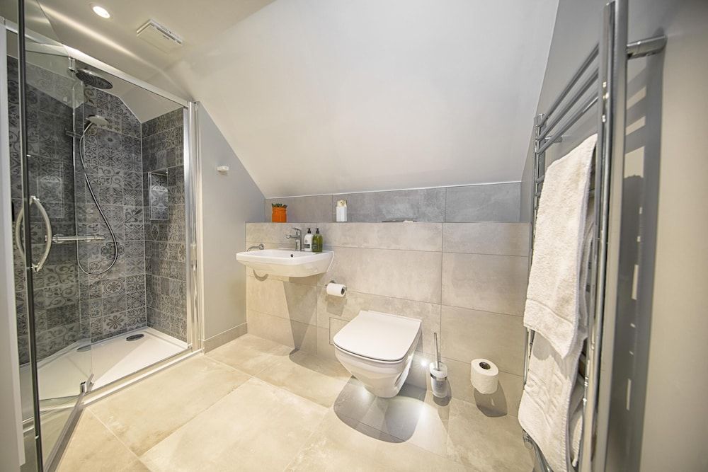 José Pizarro The Swan Inn Esher Deluxe Double Room 3