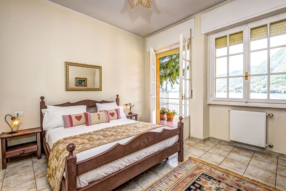 Romantic Villa, Lake View
