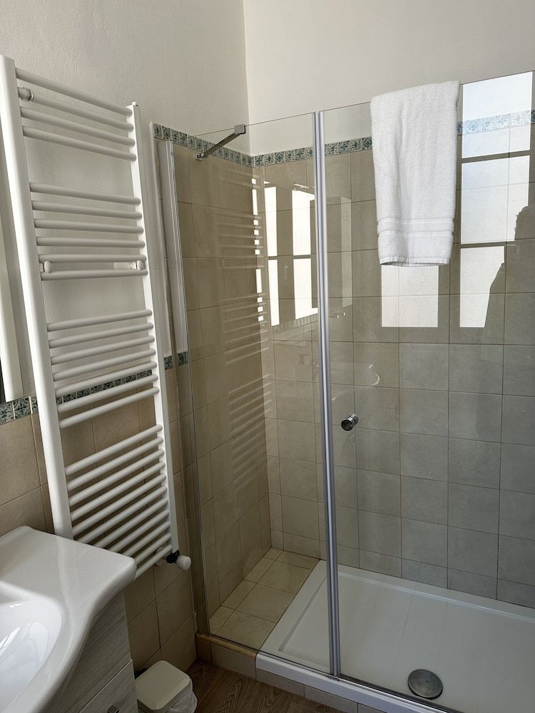 Domo Achenza Guesthouse Family Room 9