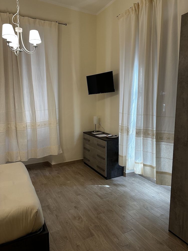 Domo Achenza Guesthouse Standard Room 4